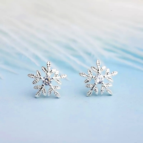 Jewelry - New Silver Cute Snowflake Stud Earrings